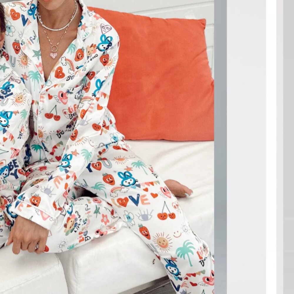 Lola + The Boys Good Vibes Silky Pajama Lounge‎ Set L